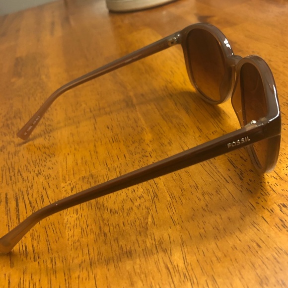 Fossil Large Rounded Brown Sunglasses - Picture 5 of 5